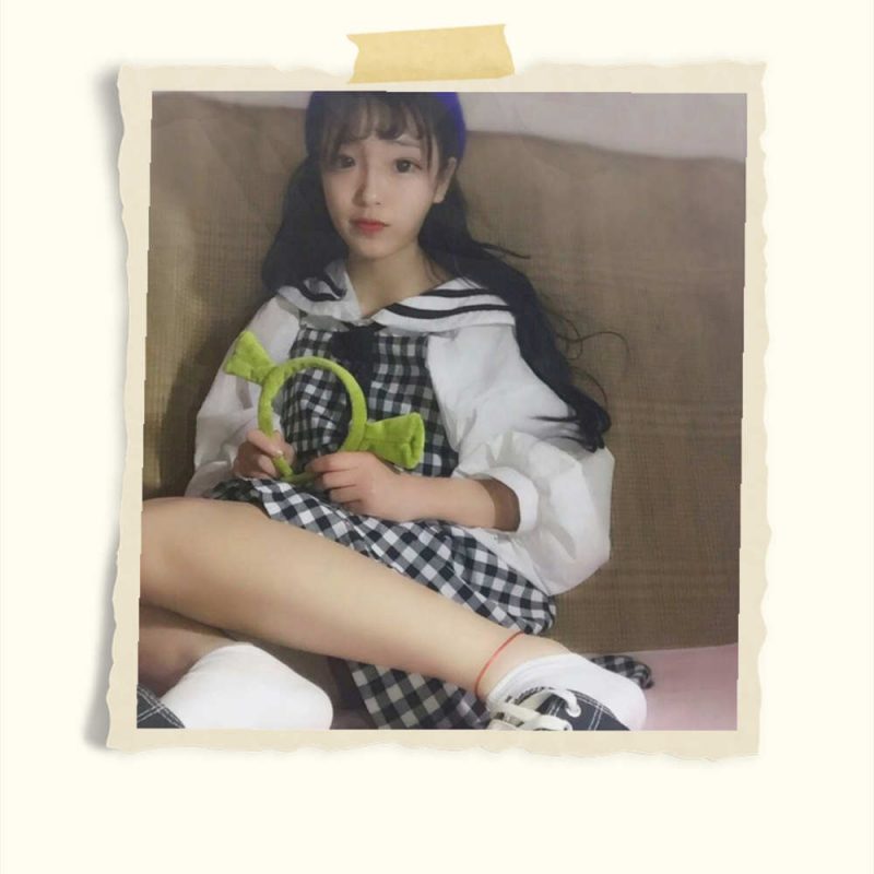 同学的黄袜子共87张-玉足阁