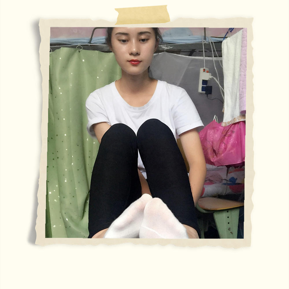 半夏的寝室共90张-玉足阁