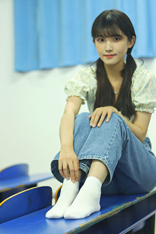 学妹教室牛仔の棉袜脚丫共64张-玉足阁