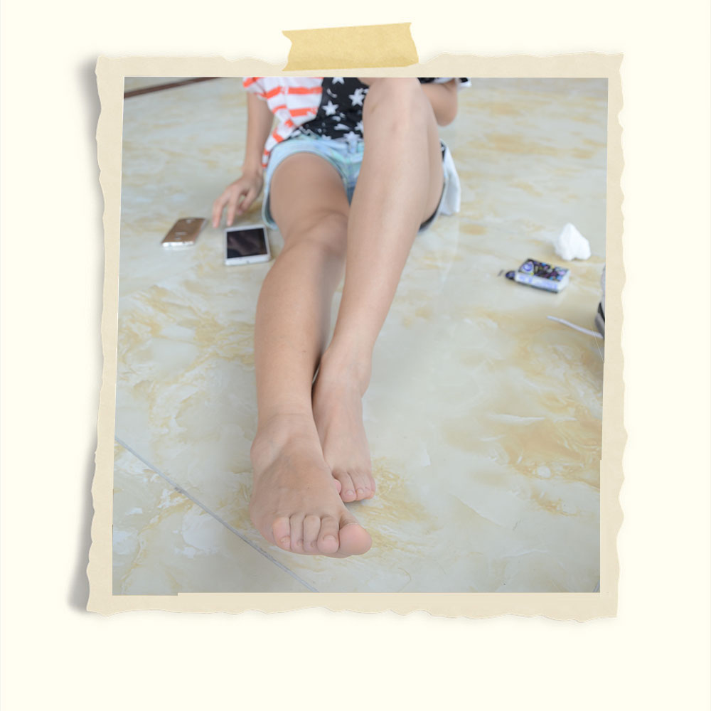 爱玩手机的学妹共95张-玉足阁