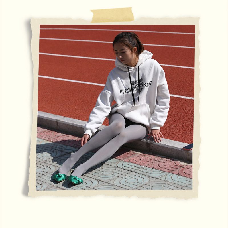 学妹操场灰丝长腿脚丫共317张-玉足阁