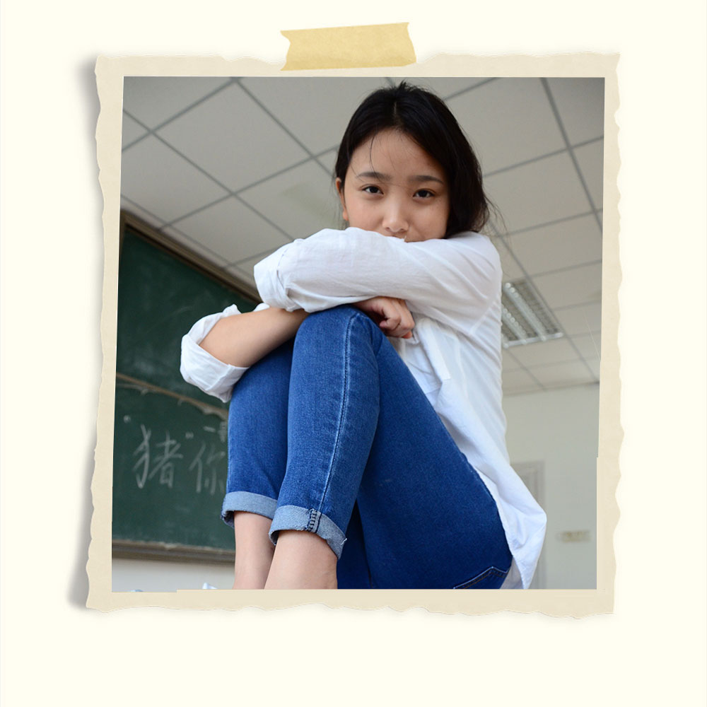 学姐白衫开洞牛仔裤共124张-玉足阁