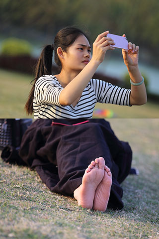 佛山小美女娇柔的汗脚底共53张-玉足阁