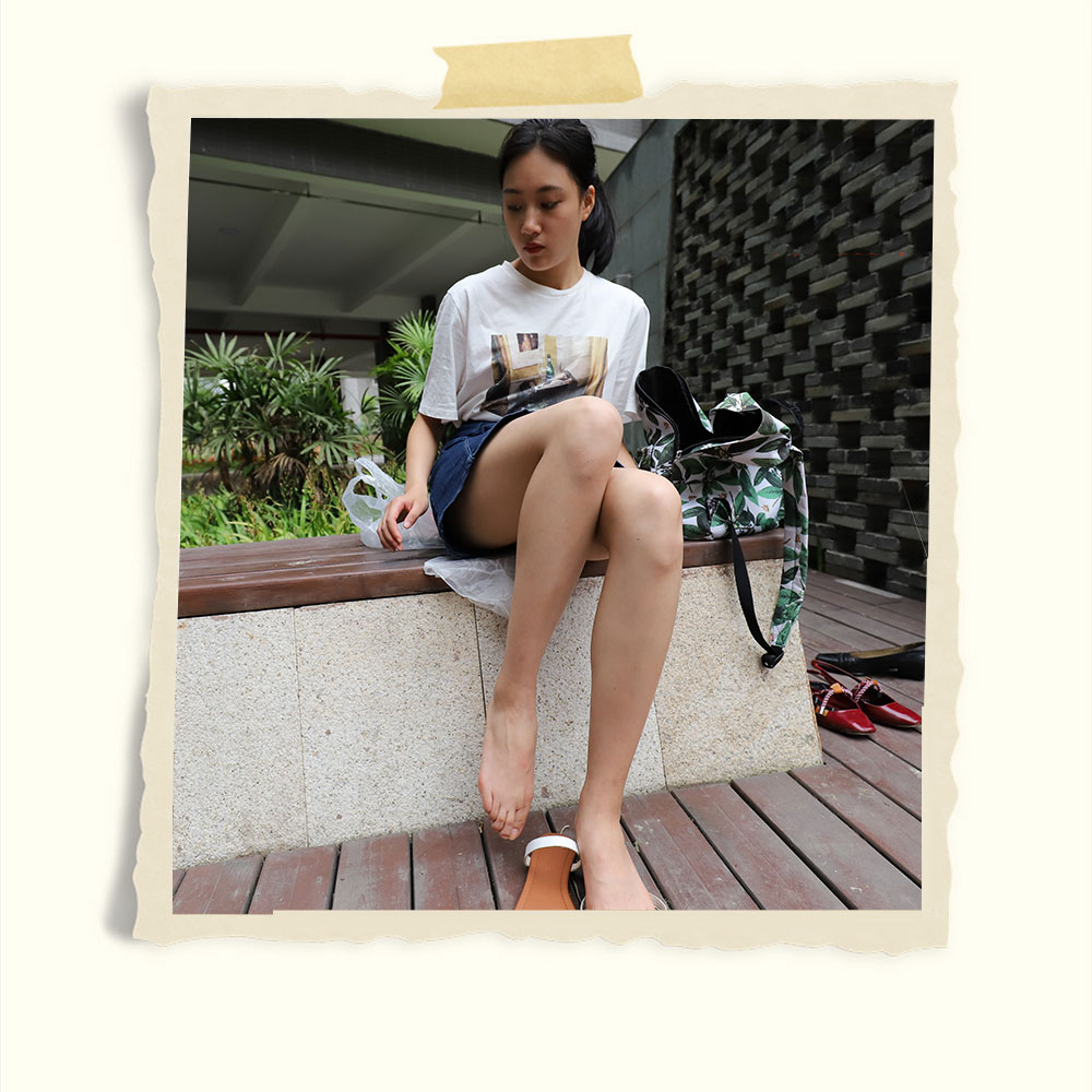 大眼妹热裤裸足凉拖脚丫共293张-玉足阁