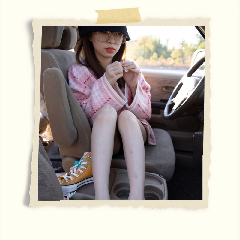 四眼妹汽车上秀脚丫共151张-玉足阁