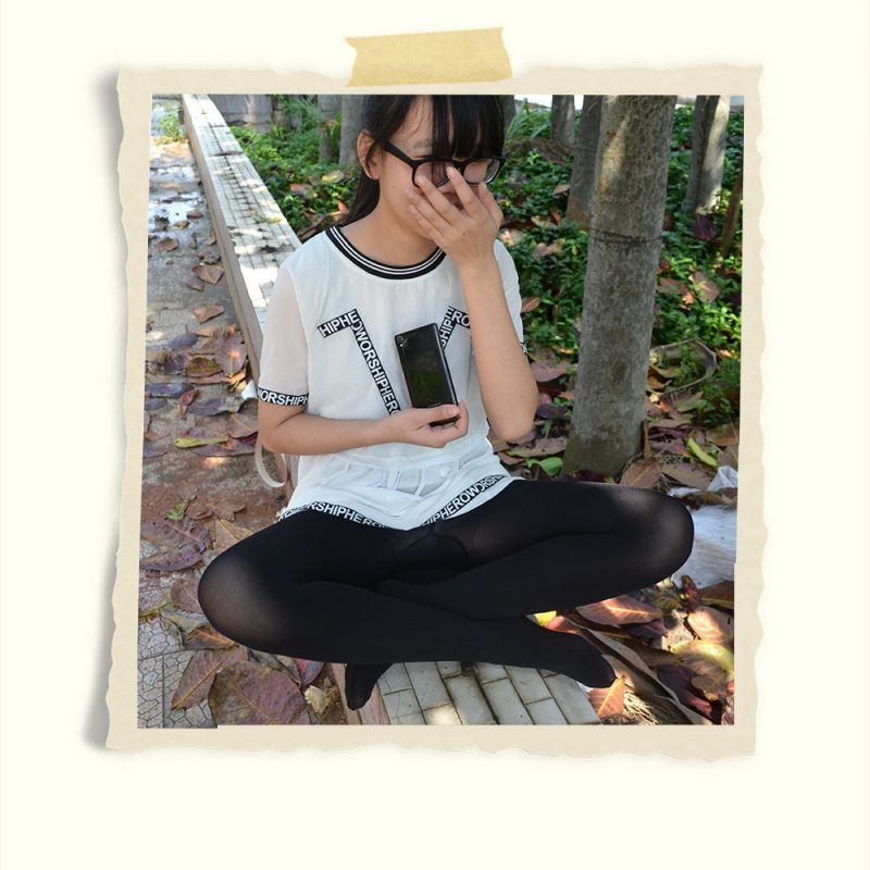 大二眼镜学妹户外黑丝袜脚共160张-玉足阁