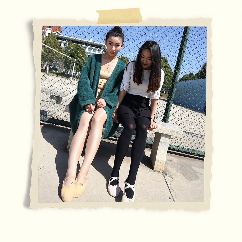 两位小可爱操场上练舞共414张-玉足阁