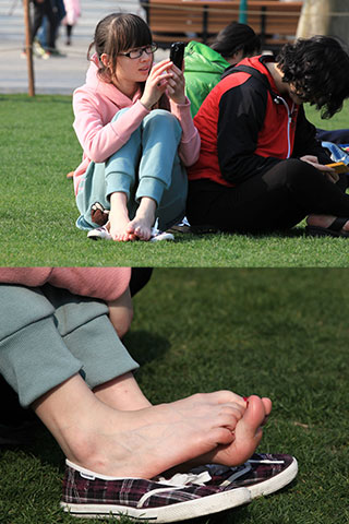 骨感、细嫩、雪白的少女二趾长艳足共49张-玉足阁