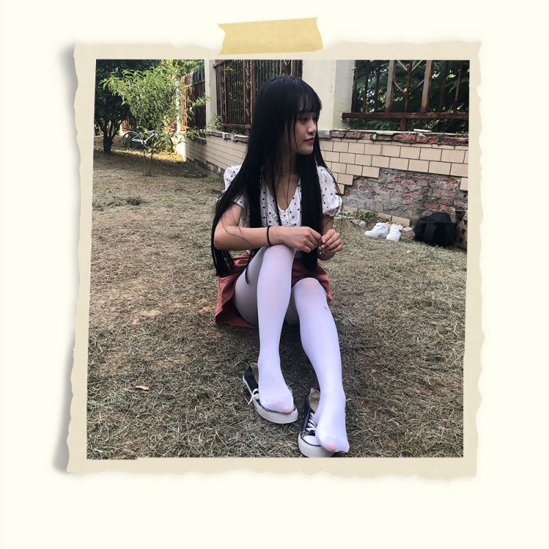 邻班小姑娘的帆布鞋の白丝袜脚丫+2个视频共416张-玉足阁