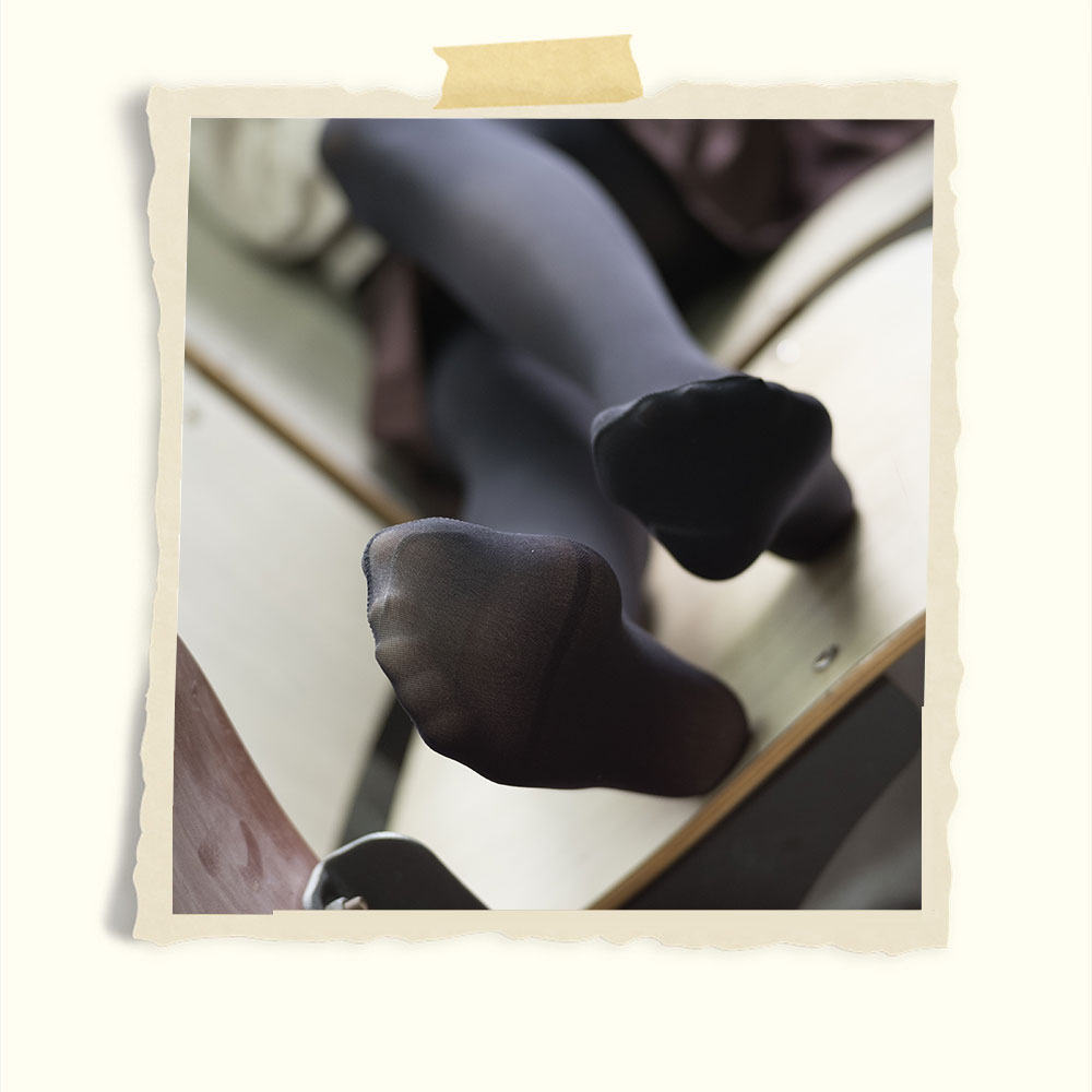 会议室上的黑丝少女共46张-玉足阁