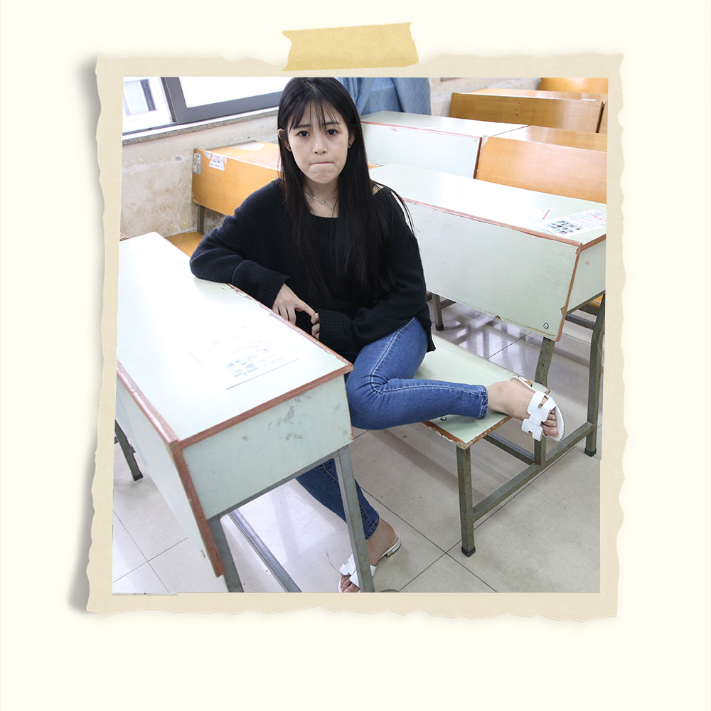 教室学妹裸足凉鞋共105张-玉足阁