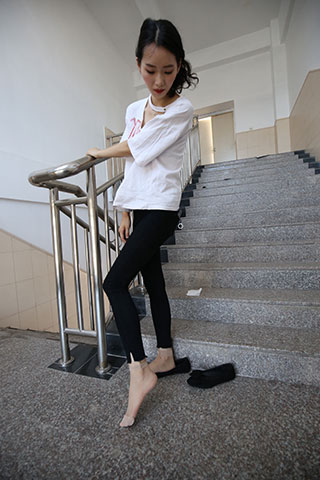 学姐短丝脚丫【视频1个网盘下载】共248张-玉足阁