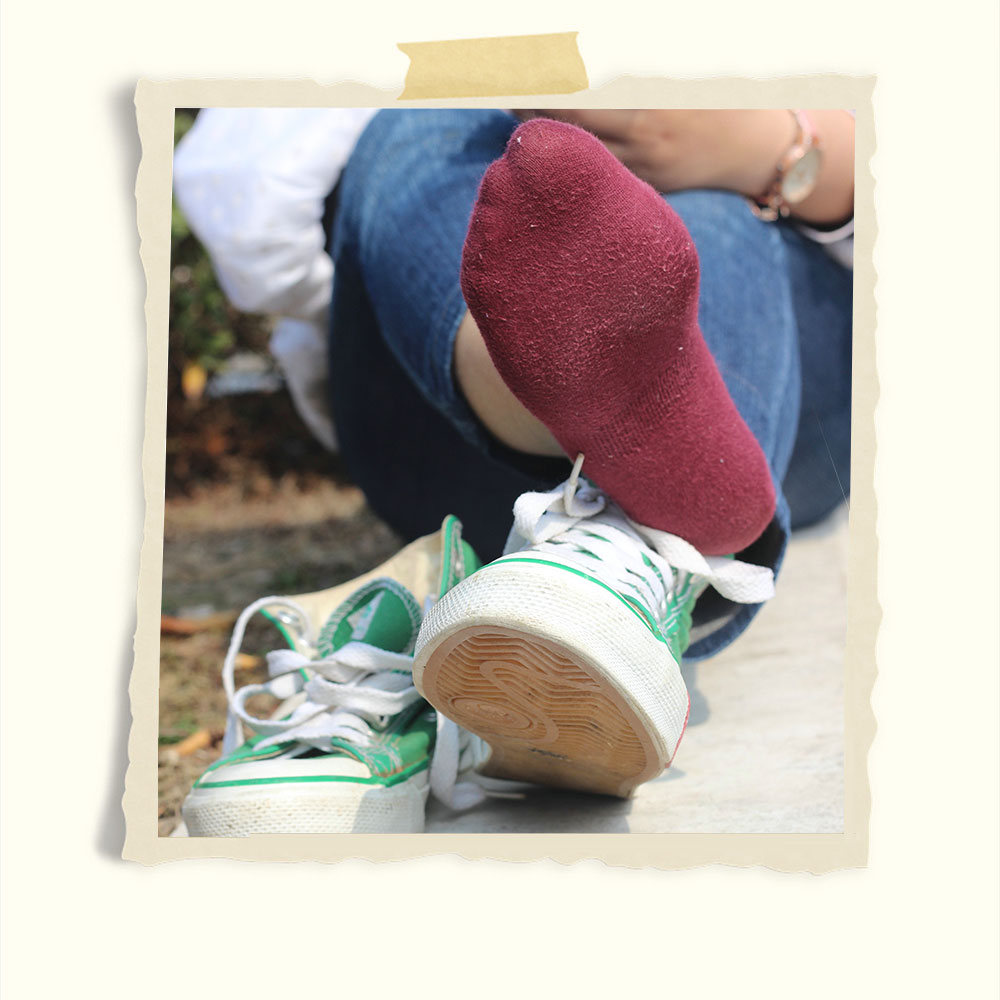 学妹船袜脚の带脱穿袜过程共102张-玉足阁