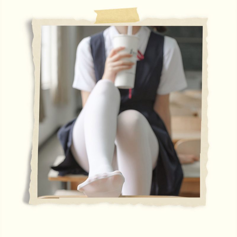 教室里的白丝脚丫+视频1个共113张-玉足阁