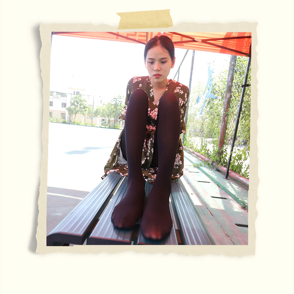 操场碎花裙长黑丝脚丫共446张-玉足阁