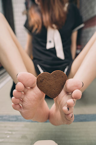 rumi噜咪美脚玉足贴心喂食共80张-玉足阁