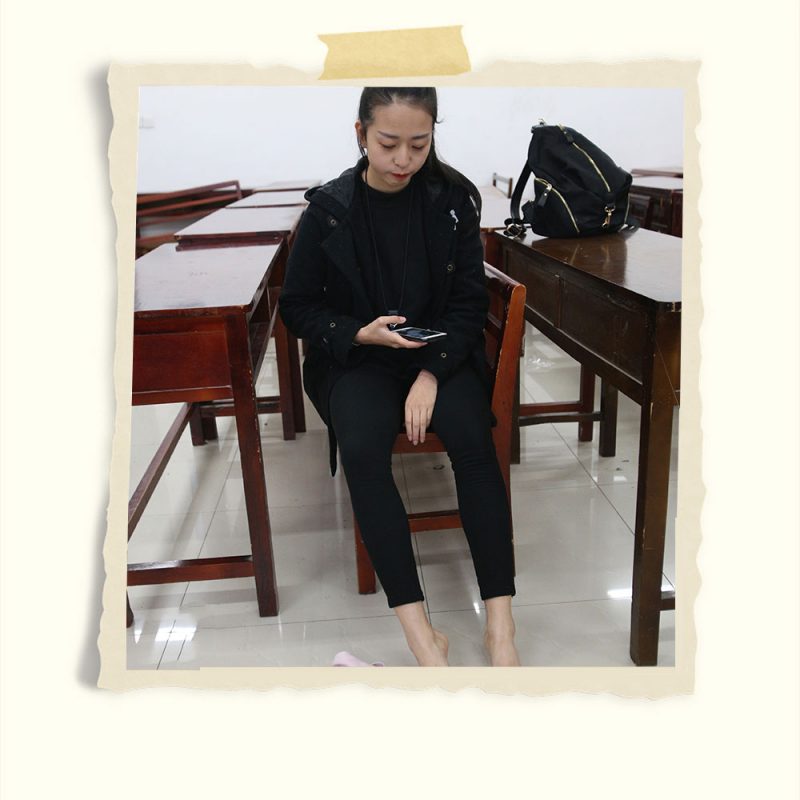 学妹教室平底鞋の丝袜脚丫+视频1个共323张-玉足阁