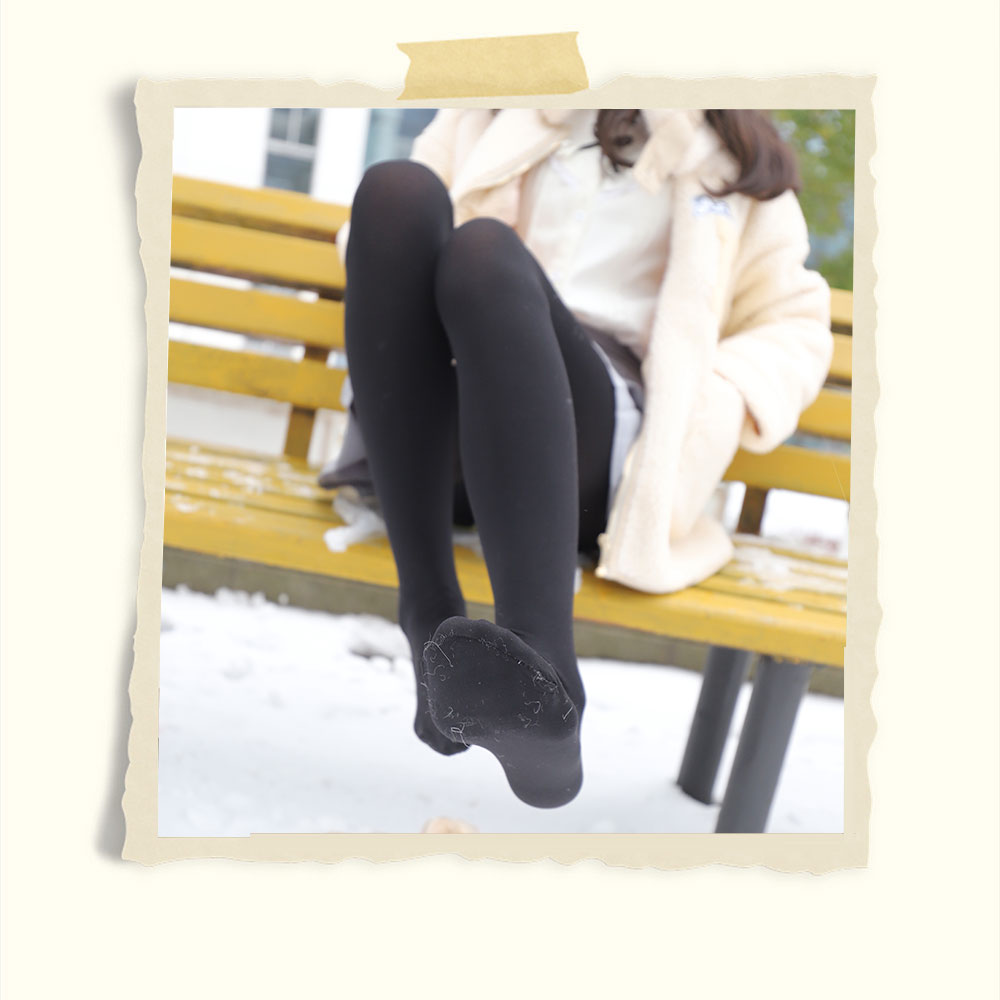 学妹雪地上的厚黑丝脚丫+视频一部共201张-玉足阁