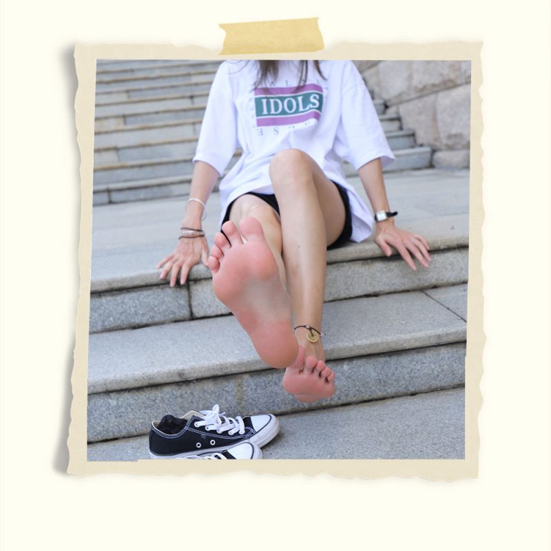 长腿学姐船袜の裸足骑小黄车共230张-玉足阁