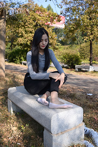 单车上的船袜女孩共228张-玉足阁