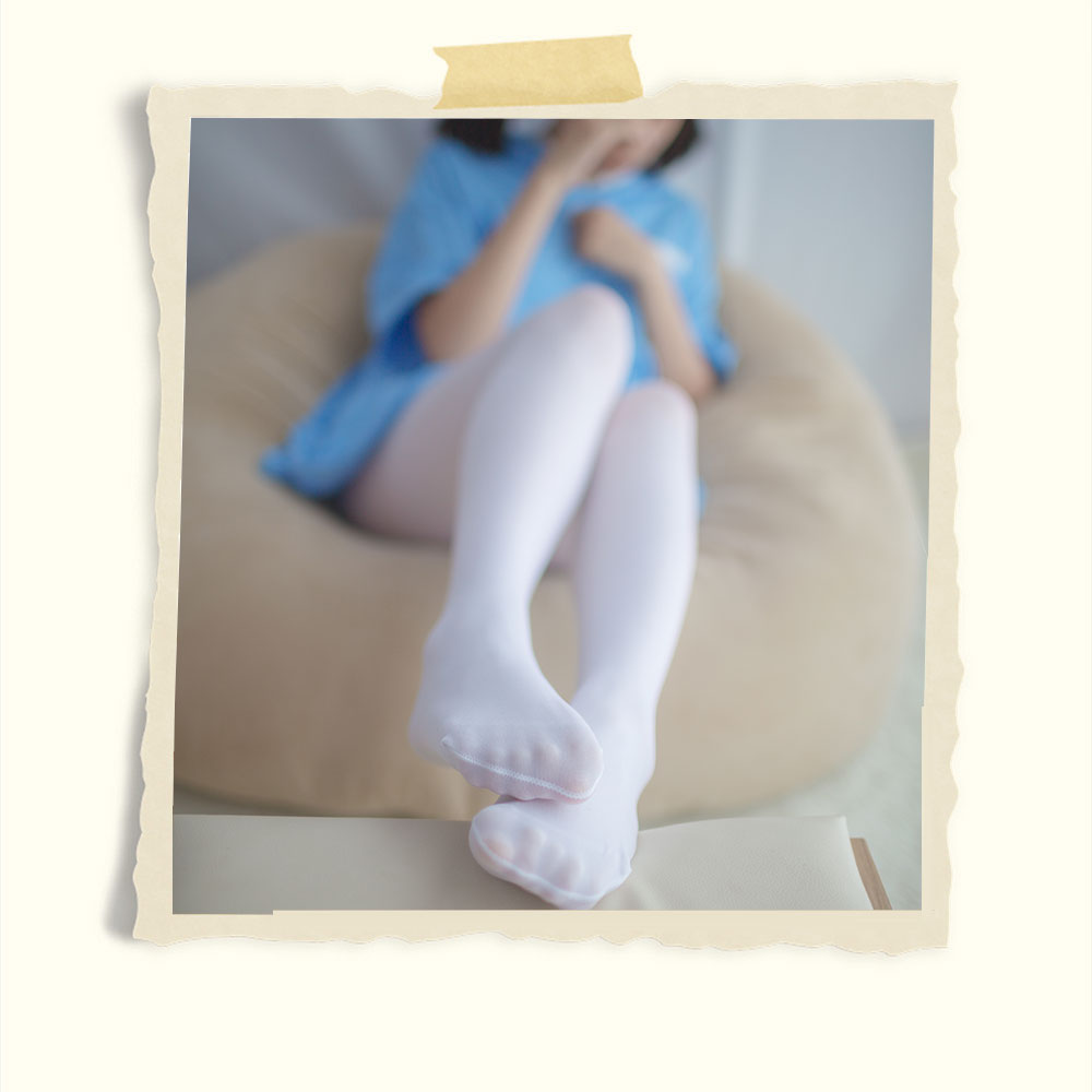 少女蓝衣白丝袜脚丫共49张-玉足阁