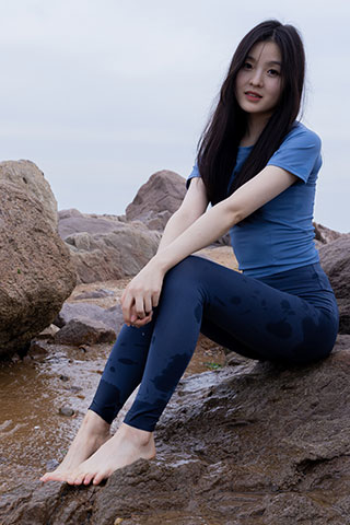 青柠海边脱袜展嫩足共199张-玉足阁