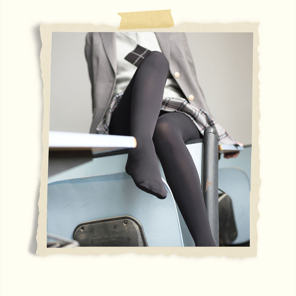 少女教室里的黑丝脚丫+视频1个共123张-玉足阁