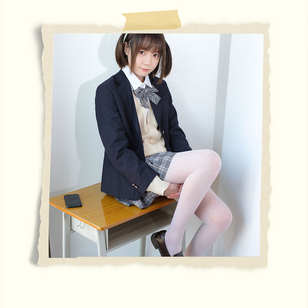 少女皮鞋白丝袜脚丫+视频1个共83张-玉足阁