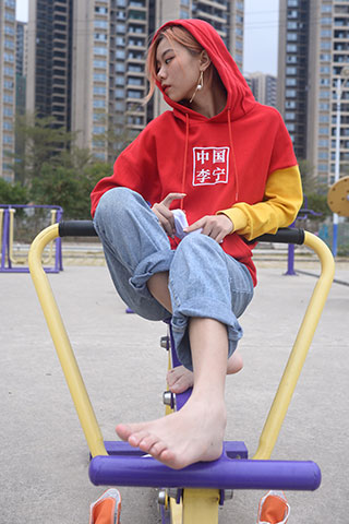 彤彤健身器材上展嫩足共177张-玉足阁