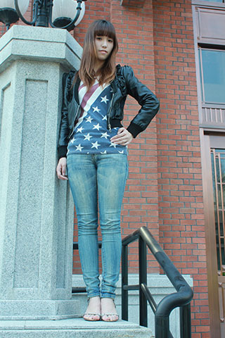 大二女生周沈洁白皙纤秀的脚掌！共54张-玉足阁