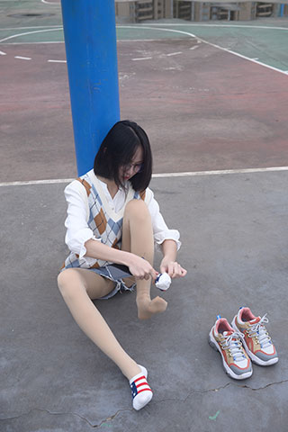 小伊 春天的花开满了墙共183张-玉足阁