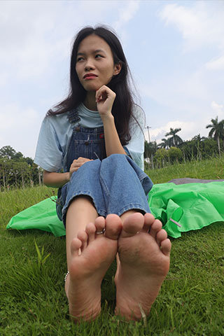 大学生小茵的白嫩脚丫共126张-玉足阁