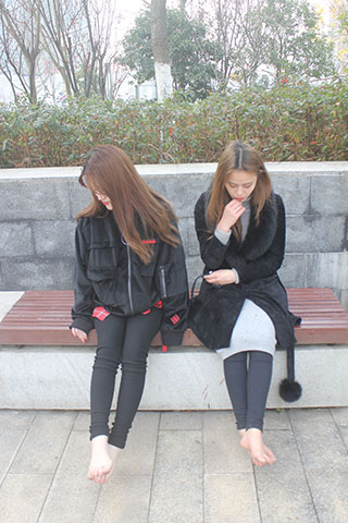 赤脚两姐妹共438张-玉足阁