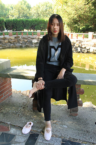 大三舞蹈系师妹户外展示舞鞋风采共91张-玉足阁