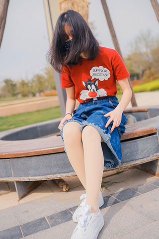 冉冉学妹～爱在春色共54张-玉足阁