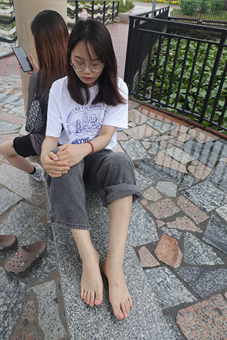 小雯师妹的37码嫩脚共152张-玉足阁