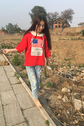 师妹踩脏脚丫抬起来给你看哦共69张-玉足阁