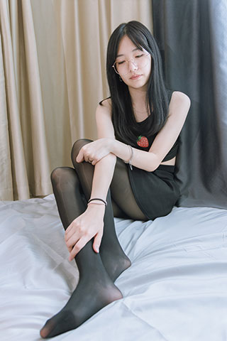 小甜豆-高跟鞋の油亮黑丝、蓝丝共128张-玉足阁