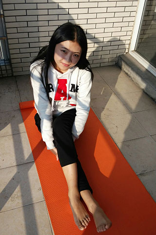 瑶瑶少女阳台上晒嫩足共54张-玉足阁