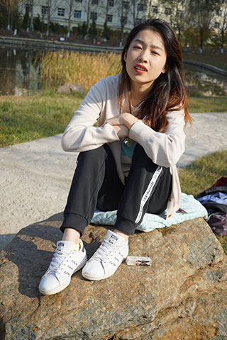 公园石头上的希子师妹共221张-玉足阁