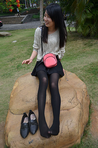 黑丝逛公园共111张-玉足阁