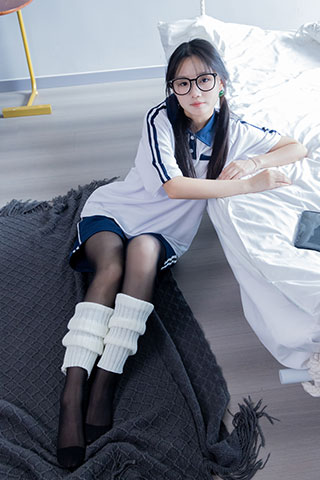 甜甜圈-校服运动鞋の薄黑丝袜套共95张-玉足阁