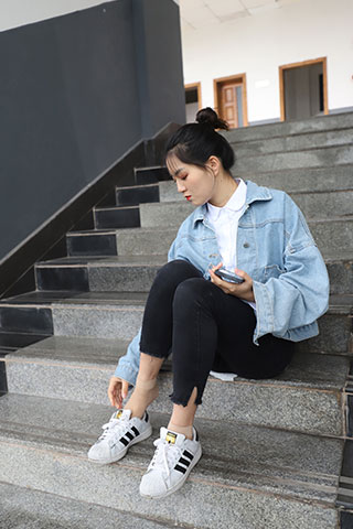 牛仔衫の板鞋丝足【视频1个网盘下载】共146张-玉足阁