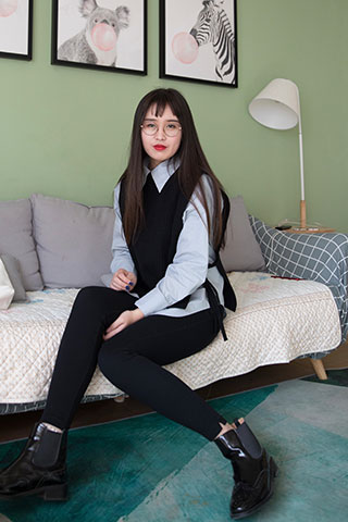 眼镜妹的短靴棉袜脚【视频1个网盘下载】共149张-玉足阁