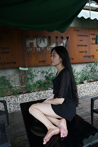 咖啡馆秀裸足共79张-玉足阁