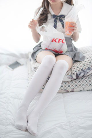 白丝少女吃KFC共84张-玉足阁