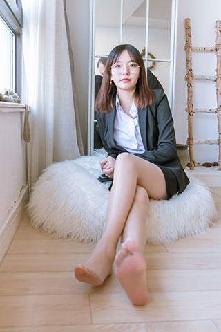 小甜豆ol制服の油亮肉丝脚丫共91张-玉足阁