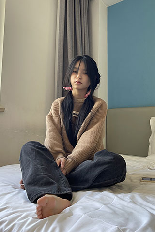 毛衣少女板鞋の脏棉袜脚共68张-玉足阁