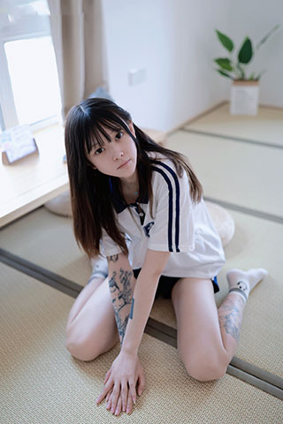 纹身美少女小恩原味棉袜裸足共144张-玉足阁