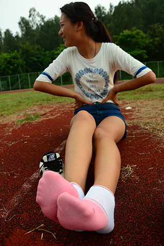 操场上的棉袜脚共91张-玉足阁